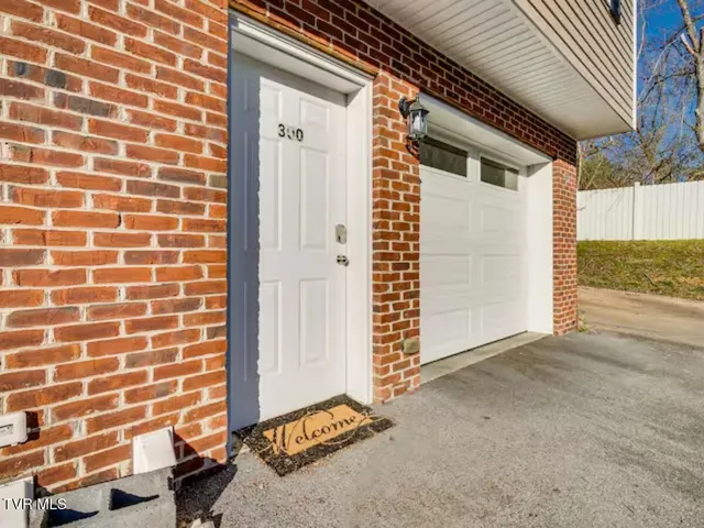 $2,500 | 169 East Grande Avenue, Unit 300, Johnson City, TN 37601