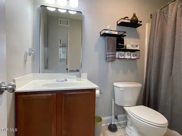 $2,500 | 169 East Grande Avenue, Unit 300, Johnson City, TN 37601