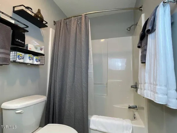 $2,500 | 169 East Grande Avenue, Unit 300, Johnson City, TN 37601