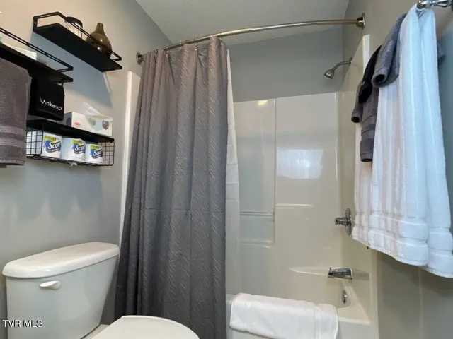 $2,500 | 169 East Grande Avenue, Unit 300, Johnson City, TN 37601