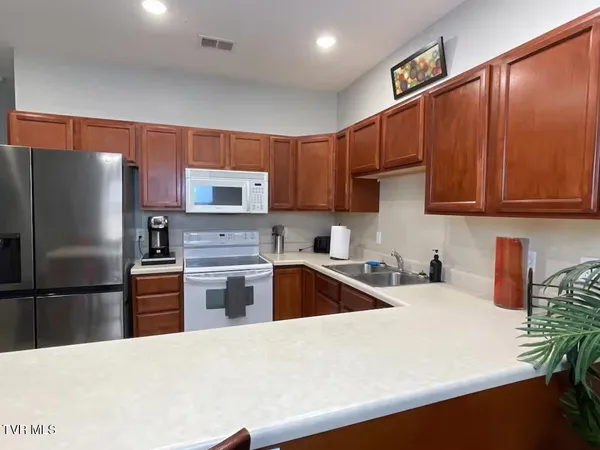 $2,500 | 169 East Grande Avenue, Unit 300, Johnson City, TN 37601