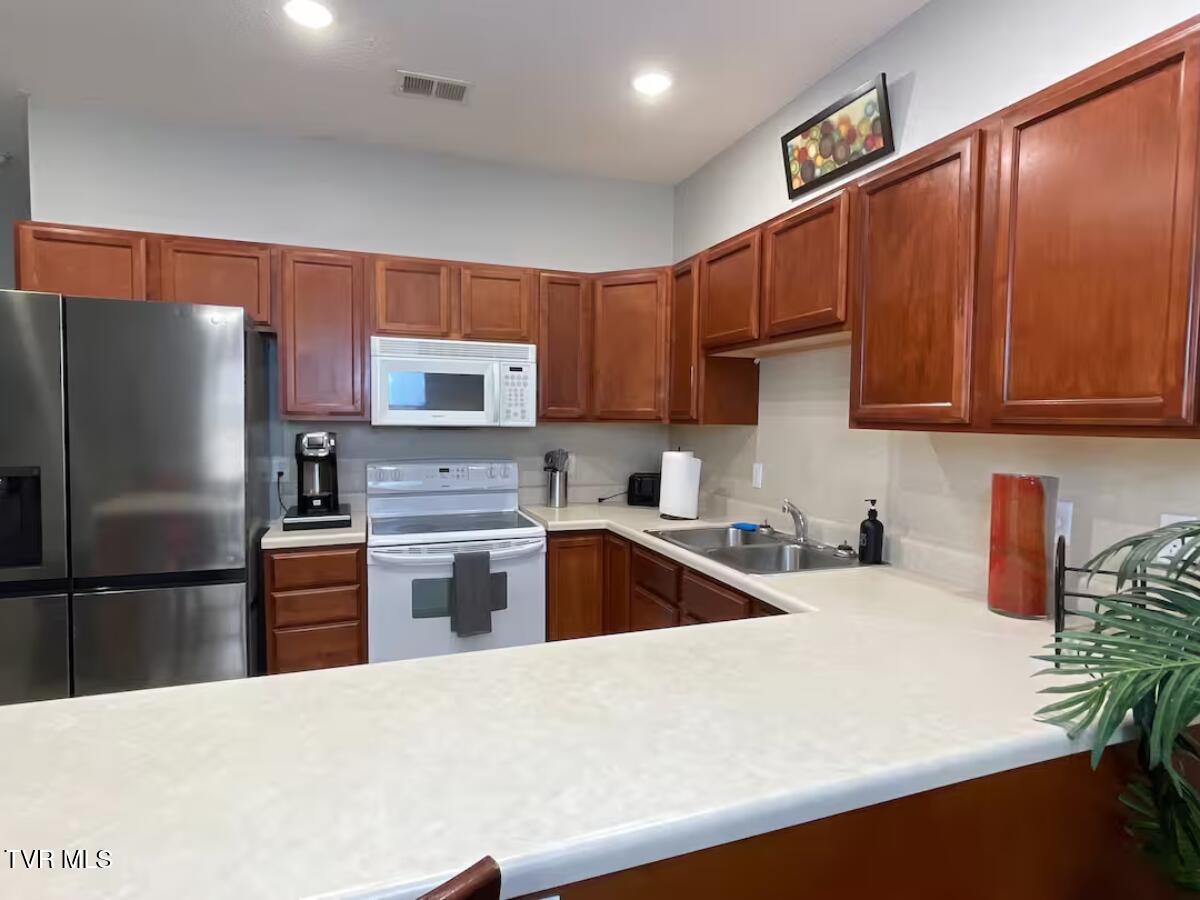 169 East Grande Avenue, Unit 300 Johnson City, TN 37601 - Photo 4 of 27 4