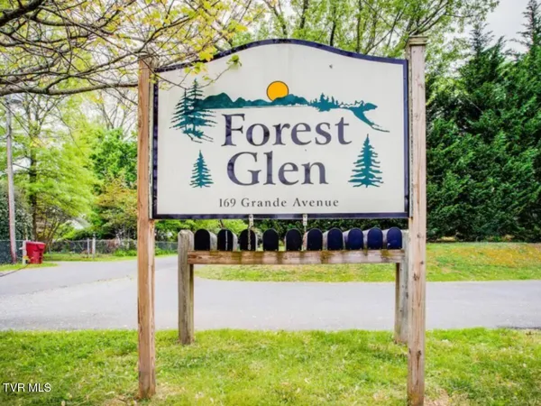 $2,500 | 169 East Grande Avenue, Unit 300, Johnson City, TN 37601