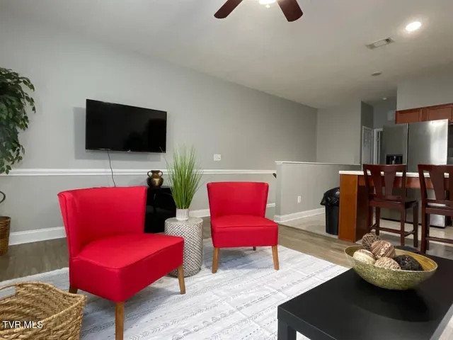 $2,500 | 169 East Grande Avenue, Unit 300, Johnson City, TN 37601