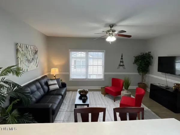 $2,500 | 169 East Grande Avenue, Unit 300, Johnson City, TN 37601