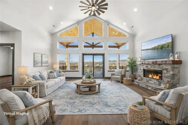 $800,000 | 31291 Los Breezes Circle, Rocky Mount, MO 65072