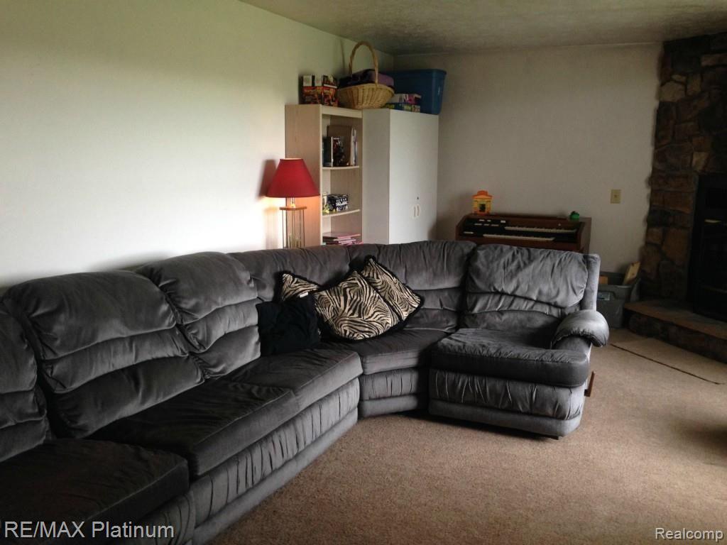 9106 Robb Road Fowlerville, MI 48836 - Photo 7 of 24 IMG_4226.jpg