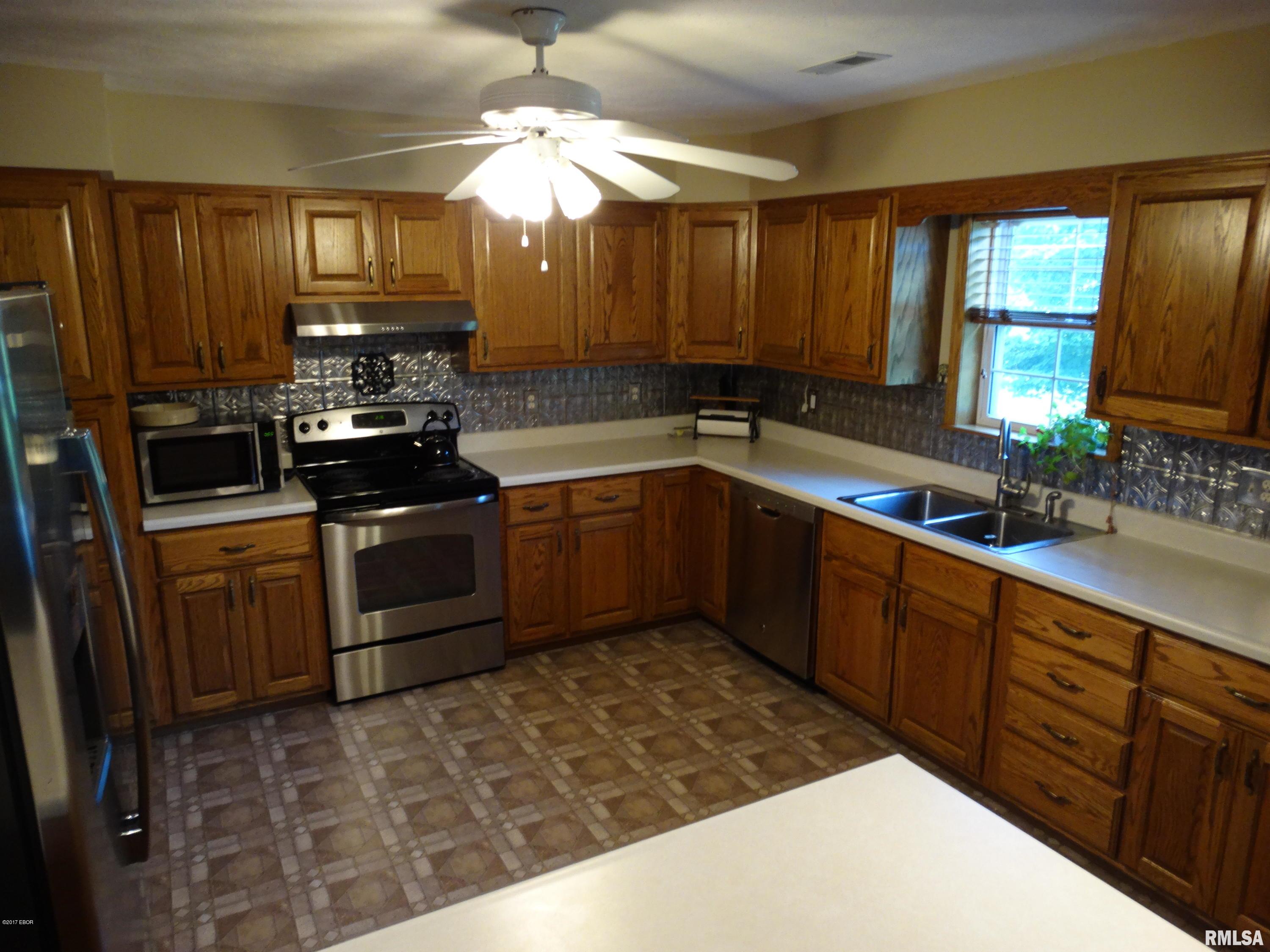 18043 Shed Church Road Marion, IL 62959 - Photo 9 of 37