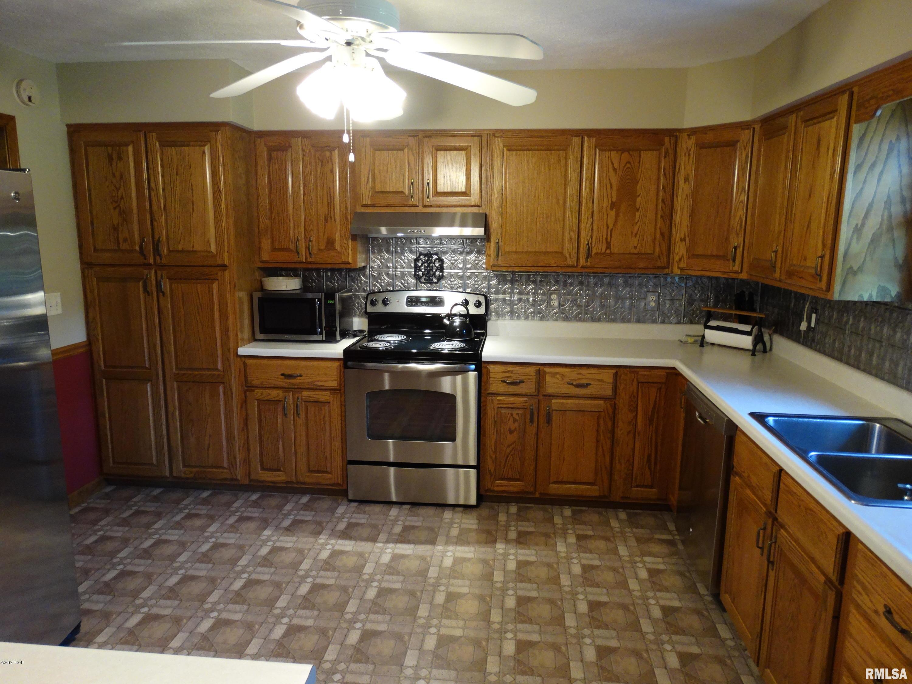18043 Shed Church Road Marion, IL 62959 - Photo 10 of 37