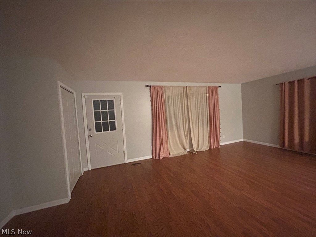 7535 Hickory Road Bedford, OH 44146 - Photo 4 of 11