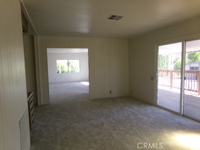 324 Ridgecrest Parkway Oroville, CA 95966 - Photo 13 of 33 an empty room that has a window