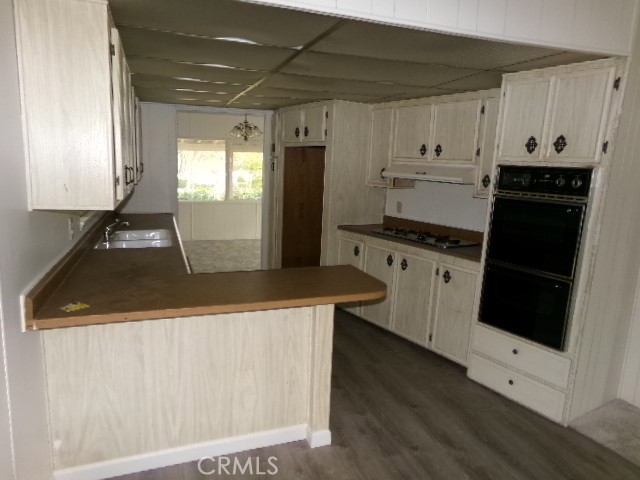 324 Ridgecrest Parkway Oroville, CA 95966 - Photo 16 of 33 a kitchen with granite countertop a refrigerator a stove a sink and white cabinets
