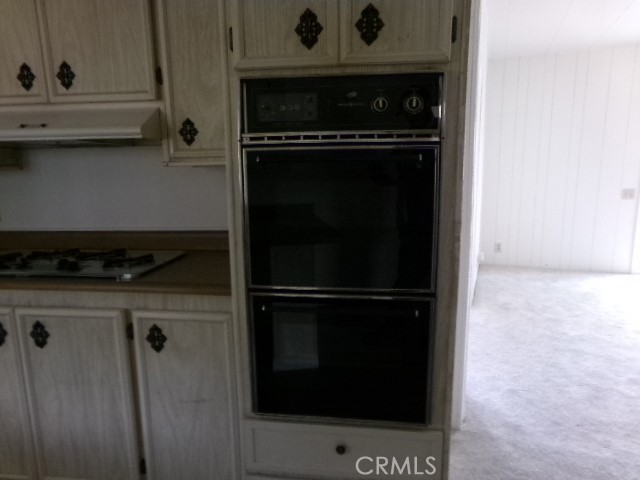 324 Ridgecrest Parkway Oroville, CA 95966 - Photo 31 of 33 a close view of a stove