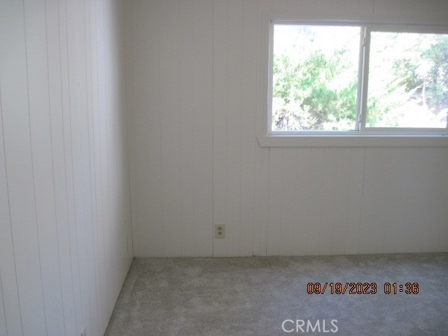 324 Ridgecrest Parkway Oroville, CA 95966 - Photo 7 of 33 a view of a room that has a window in it