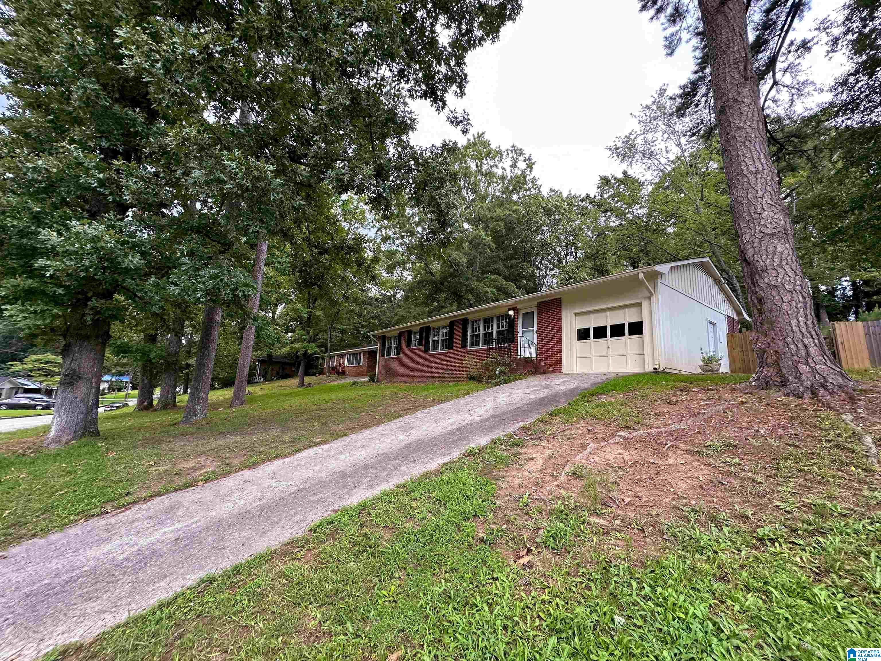 1221 Glendale Road Anniston, AL 36207 - Photo 3 of 23