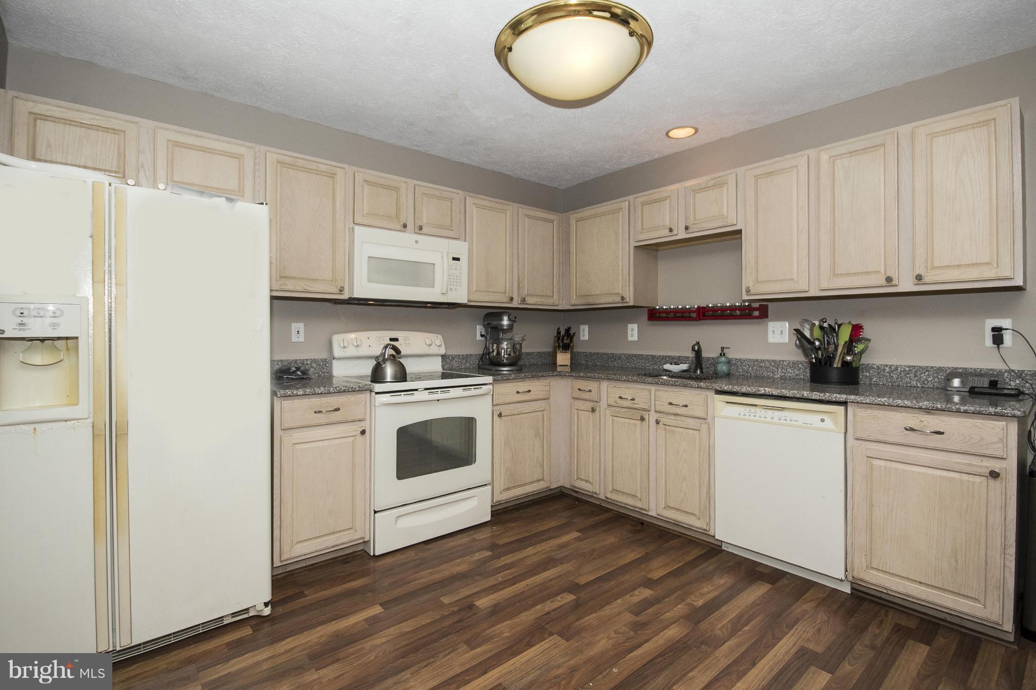 244 Pidco Road Reisterstown, MD 21136 - Photo 6 of 25 Kitchen w/BRAND NEW Granite Counters