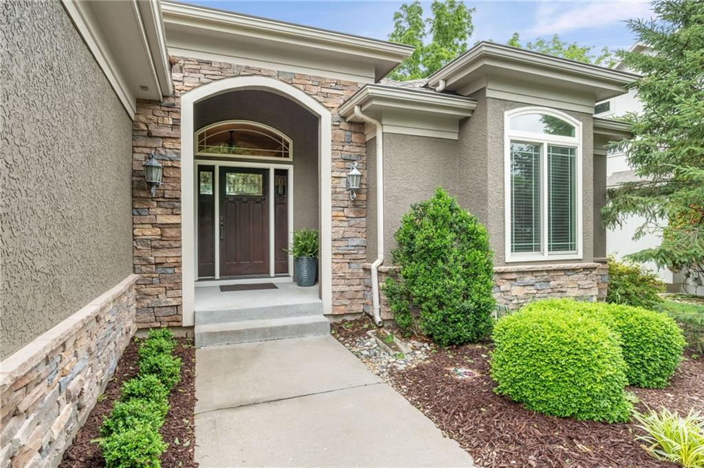 6816 Longview Road Shawnee, KS 66218 - Photo 4 of 58