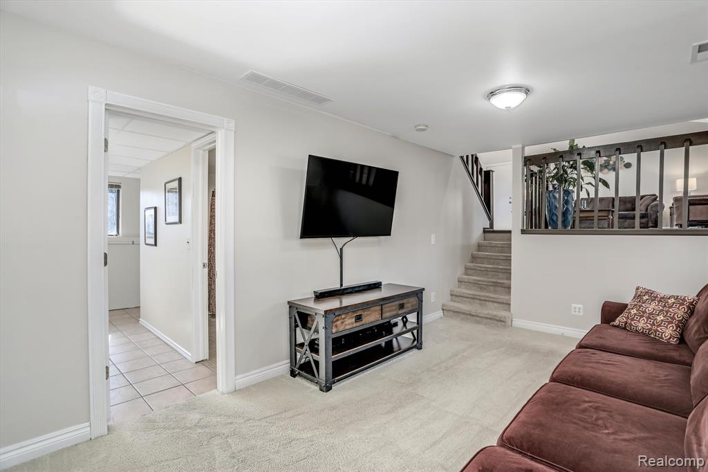 2063 Warrington Road Rochester Hills, MI 48307 - Photo 16 of 32