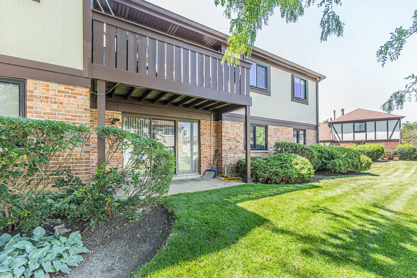 1538 Springview Court, Unit A1 Wheeling, IL 60090 - Photo 3 of 31