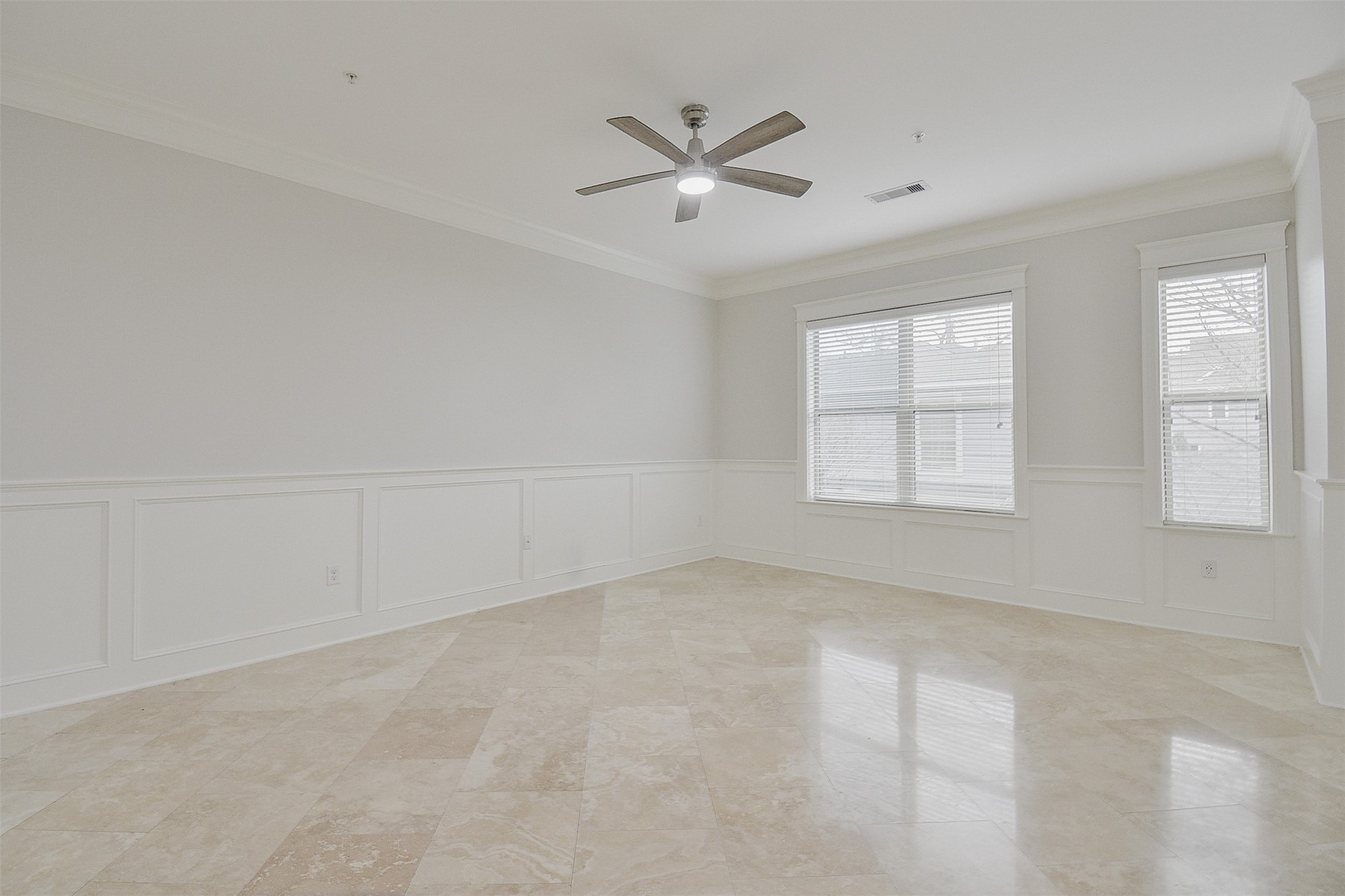 2802 Morrison Street, Unit 109 Houston, TX 77009 - Photo 20 of 40 Primary bedroom.