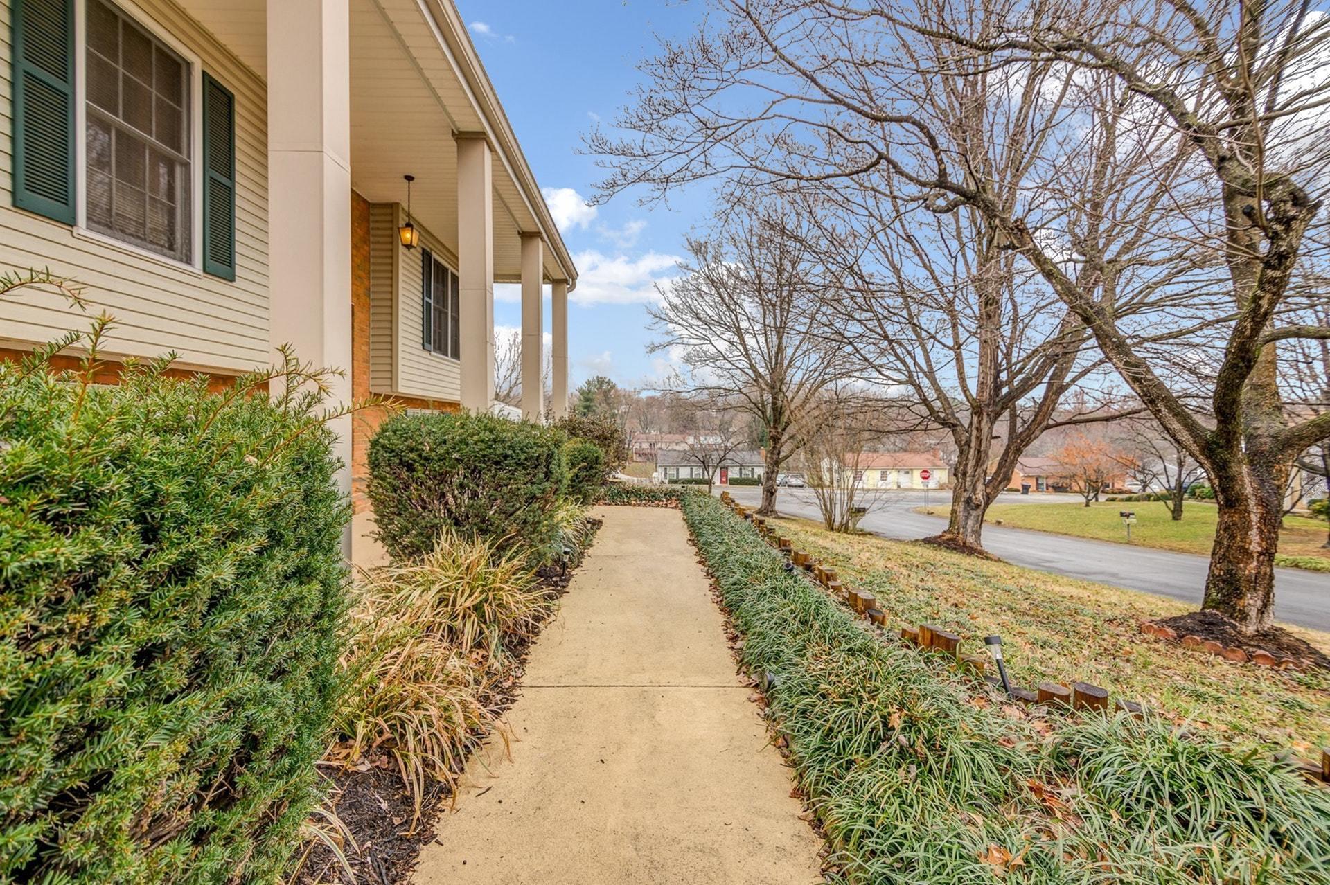 005-300121-004-300121-2513 Steele Road 0