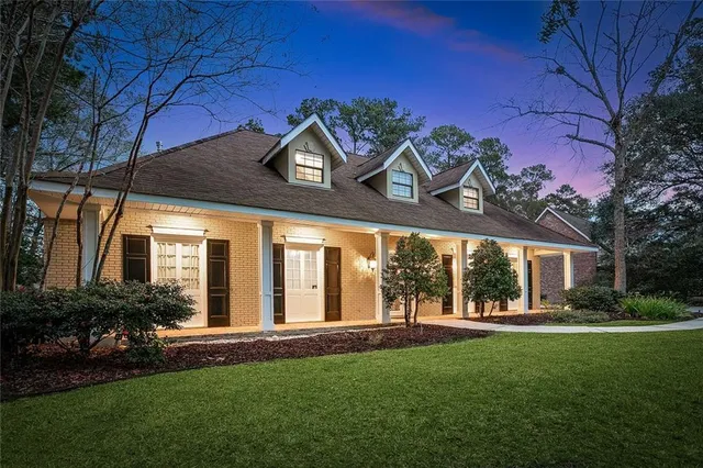 $779,100 | 553 Beau Chene Drive, Mandeville, LA 70471