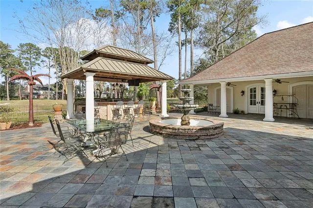 $779,100 | 553 Beau Chene Drive, Mandeville, LA 70471