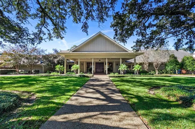 $779,100 | 553 Beau Chene Drive, Mandeville, LA 70471