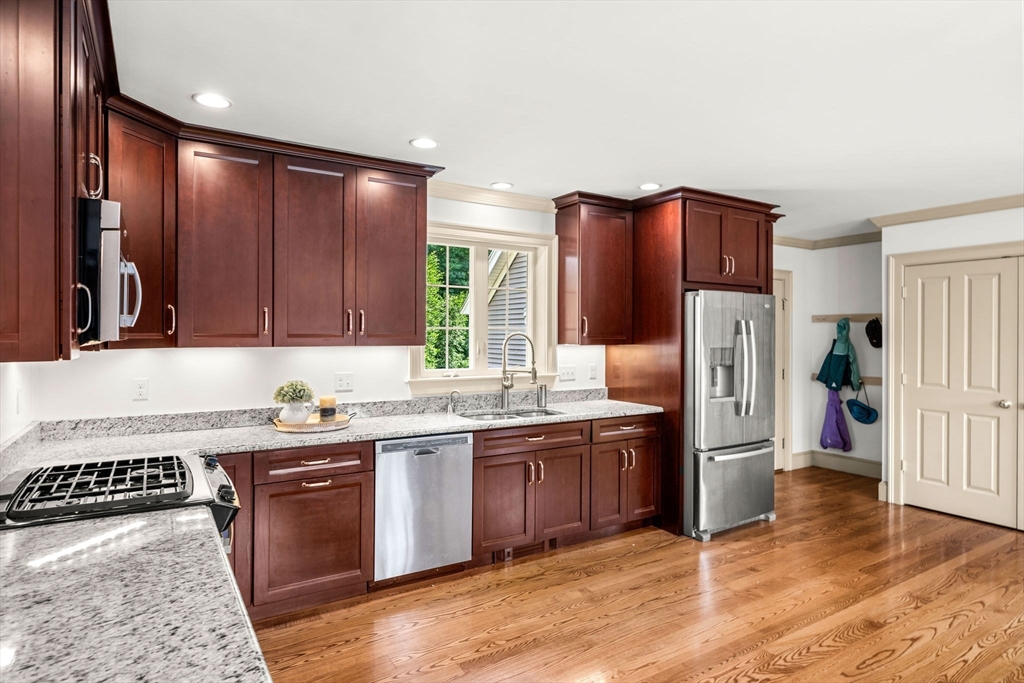 11 Maple Road Chelmsford, MA 01824 - Photo 5 of 40