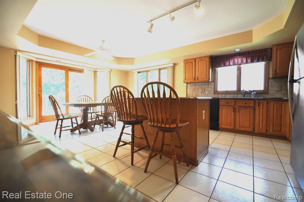 2185 Clinton View Circle Rochester Hills, MI 48309 - Photo 10 of 36