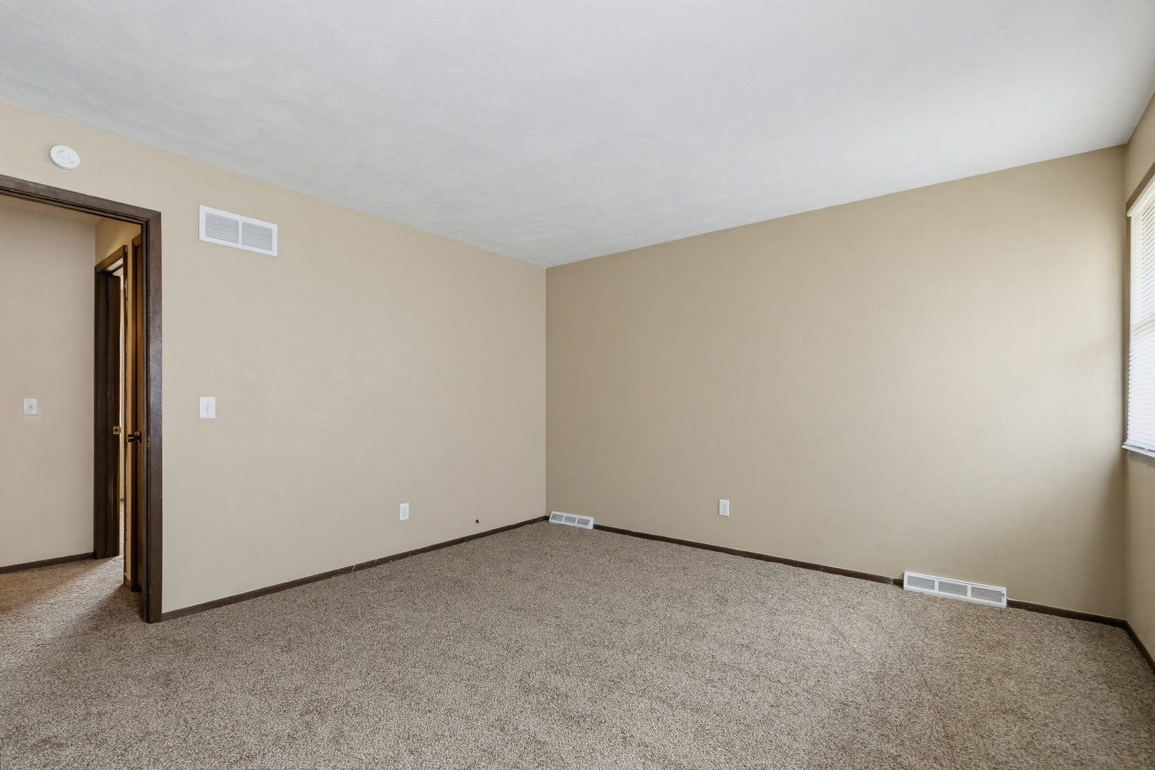 3367 Hillandale Road Davenport, IA 52806 - Photo 13 of 26