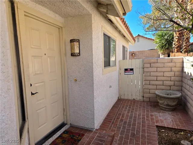 $1,950 | 4719 Cosley Drive, Las Vegas, NV 89147