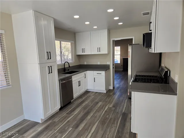 $1,950 | 4719 Cosley Drive, Las Vegas, NV 89147