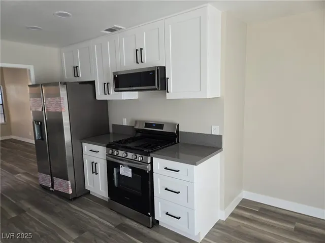 $1,950 | 4719 Cosley Drive, Las Vegas, NV 89147