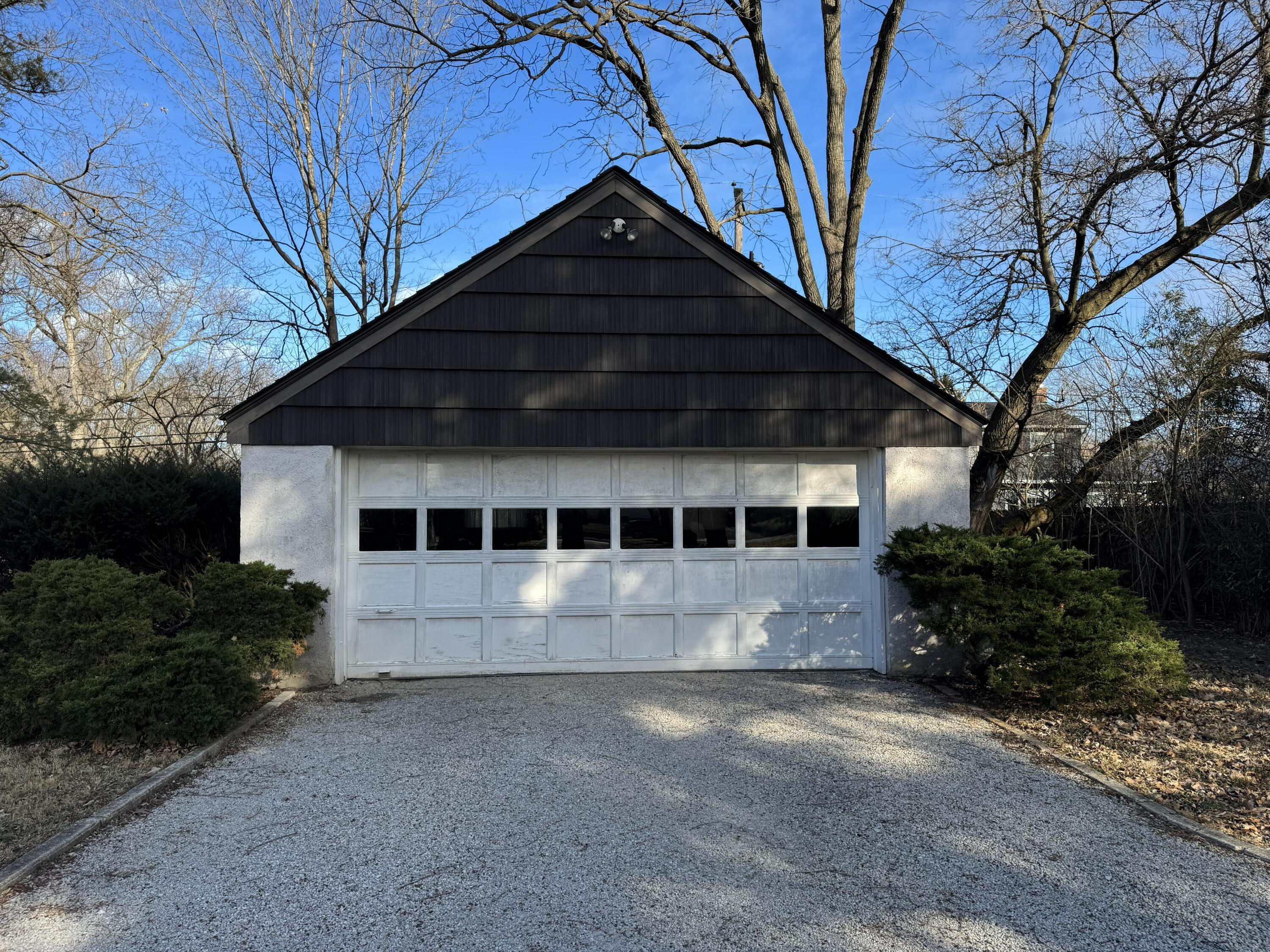 2272 Fishinger Road Columbus, OH 43220 - Photo 8 of 34 Garage 1