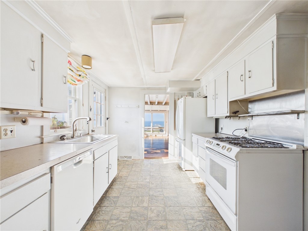 1127 Succotash Road Narragansett, RI 02879 - Photo 18 of 48