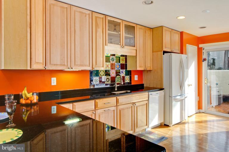 11640 Mediterranean Court Reston, VA 20190 - Photo 22 of 27 Kitchen