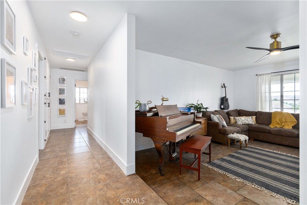 3150 Bluegrass Place Creston, CA 93432 - Photo 30 of 58 a living room with furniture