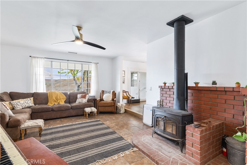 3150 Bluegrass Place Creston, CA 93432 - Photo 31 of 58 Family room with wood burning fire place