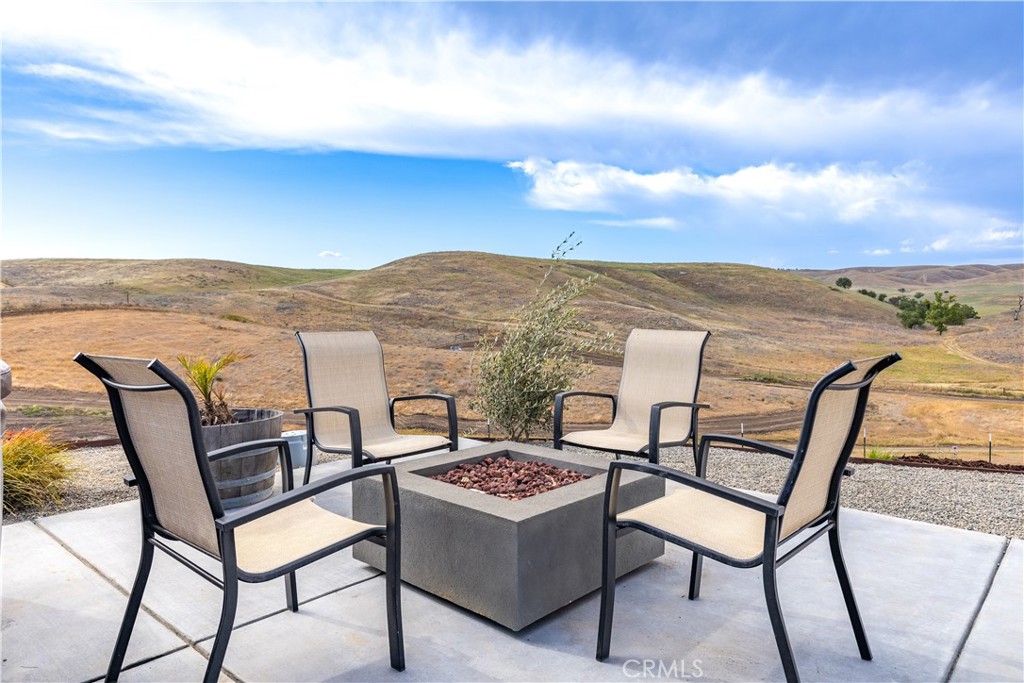 3150 Bluegrass Place Creston, CA 93432 - Photo 48 of 58 Fire pit