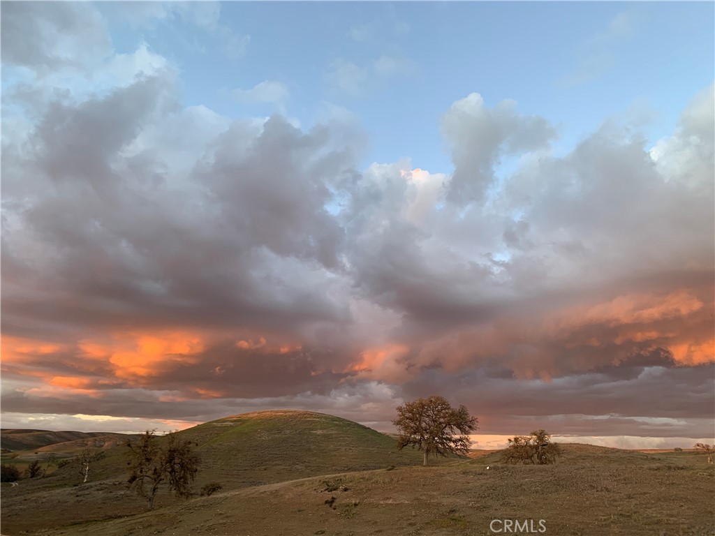 3150 Bluegrass Place Creston, CA 93432 - Photo 56 of 58 a view of city and sky