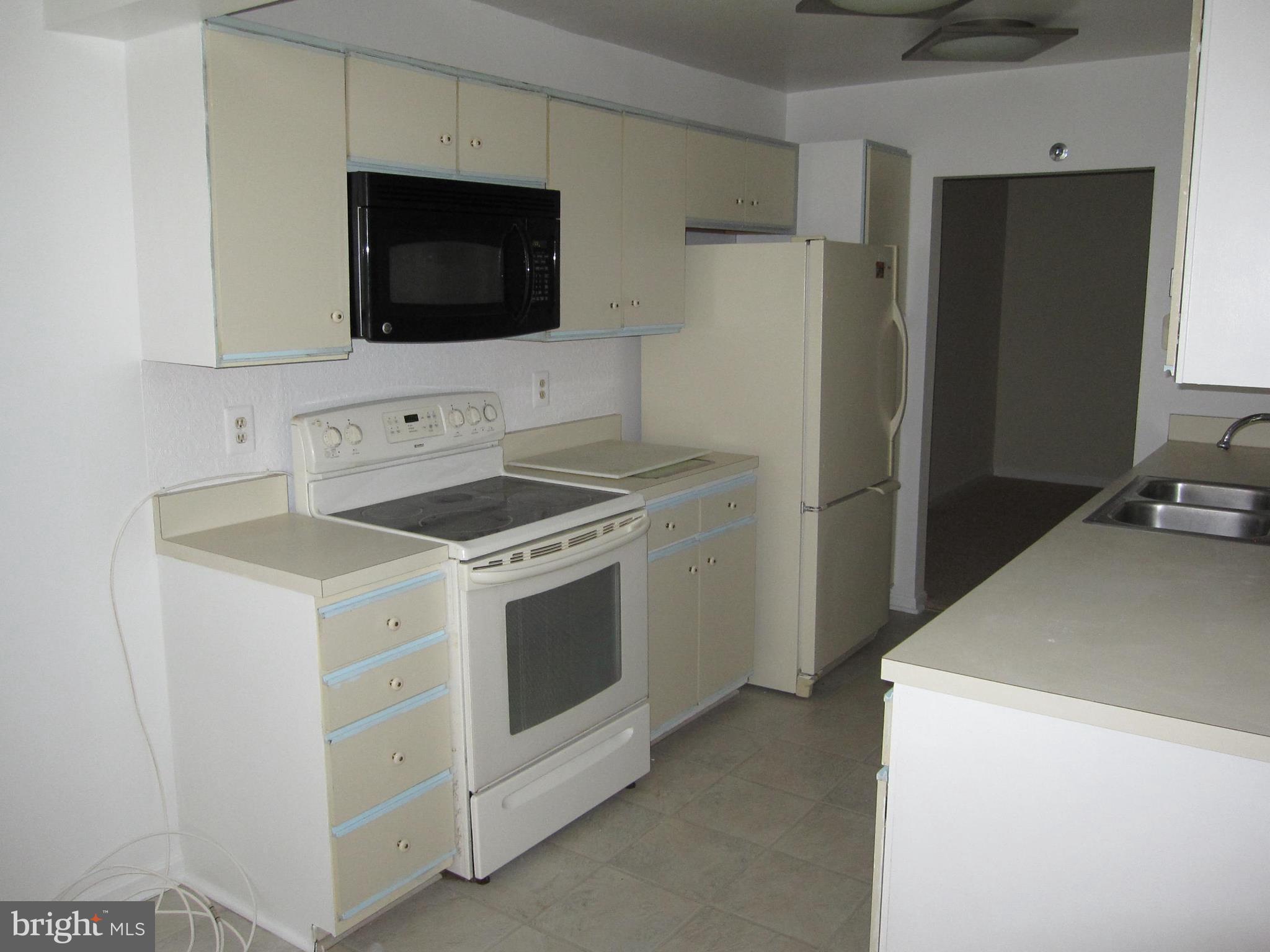 21 Rain Flower Path, Unit 103 Sparks, MD 21152 - Photo 15 of 27 Kitchen