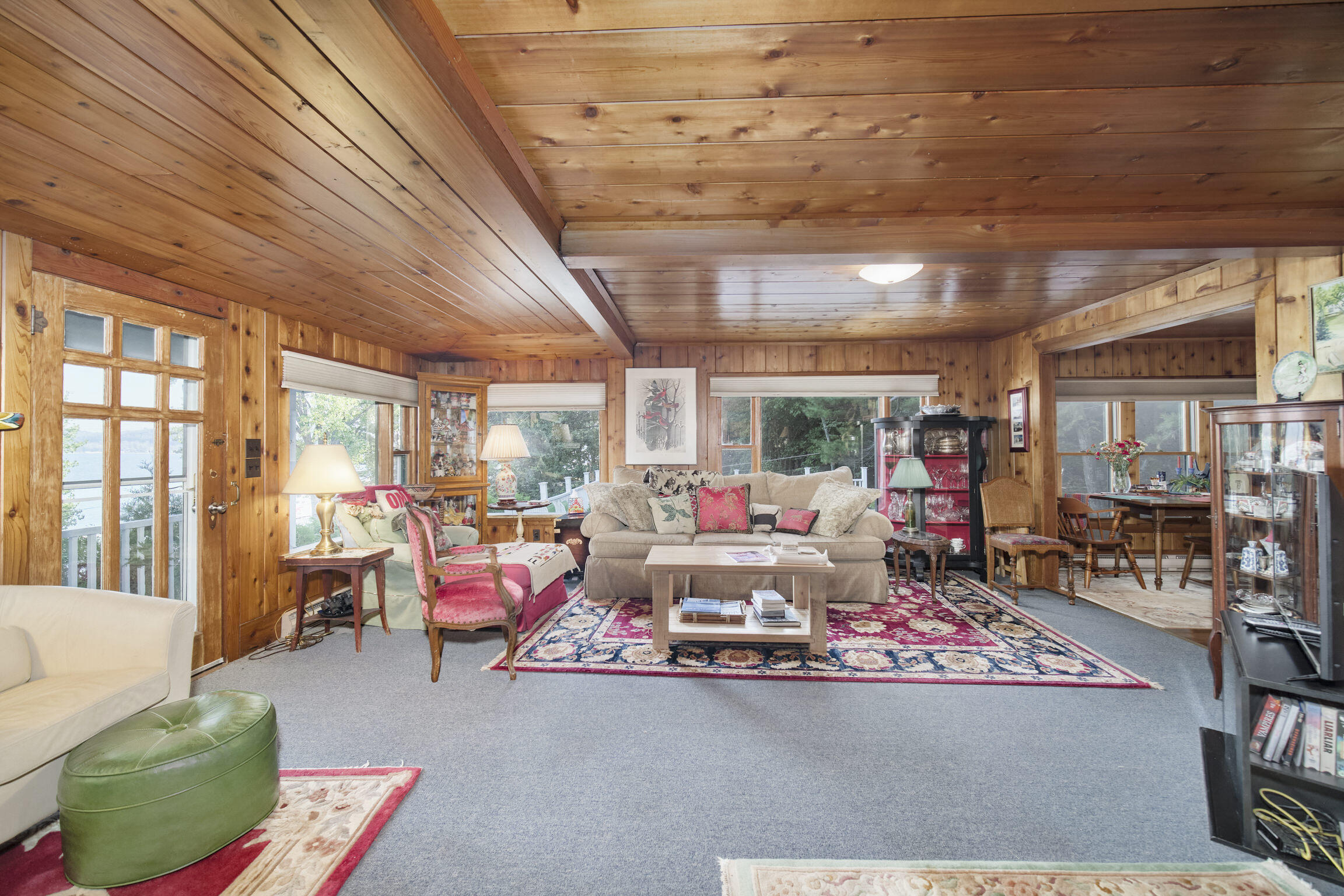 8368 Portage Point Drive Onekama, MI 49675 - Photo 32 of 68 LIving Room