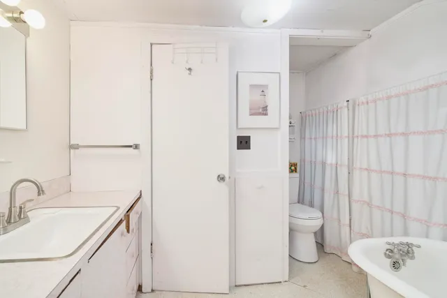 $1,550,000 | 8368 Portage Point Drive, Onekama, MI 49675