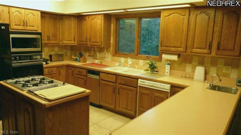19357 Rashell Drive Walton Hills, OH 44146 - Photo 4 of 6 Gallery Image 4