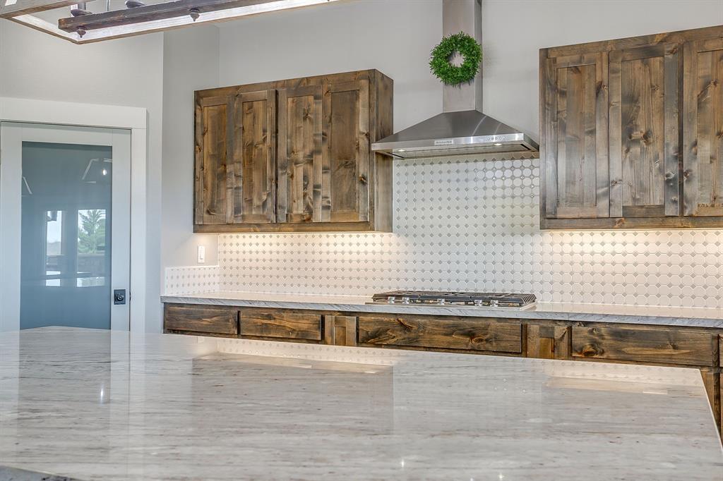 19611 North County Line Road Ponder, TX 76259 - Photo 19 of 40 a spacious bathroom with a granite countertop tub sink and mirror