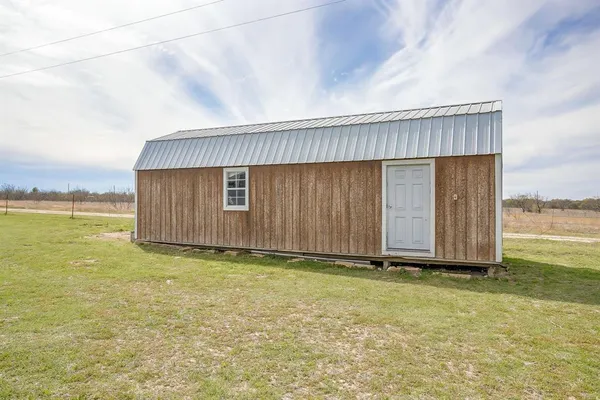 $1,390,000 | 19611 North County Line Road, Ponder, TX 76259
