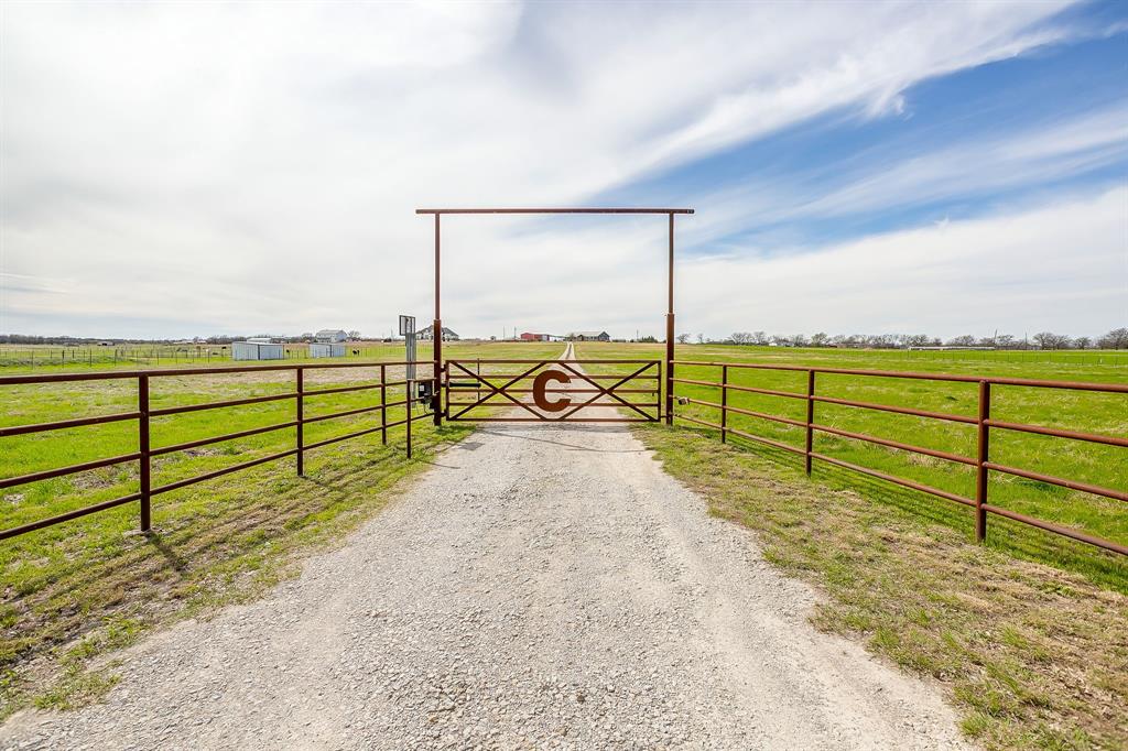 19611 North County Line Road Ponder, TX 76259 - Photo 6 of 40 a view of ocean with a big yard