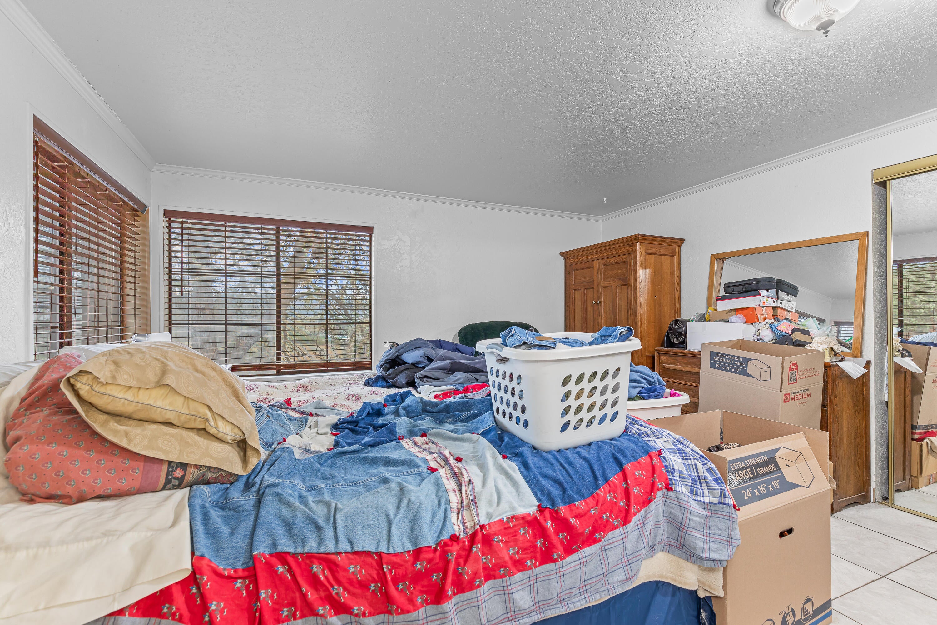 20960 Antioch Road White City, OR 97503 - Photo 20 of 28 Primary Bedroom with en-suite bathroom