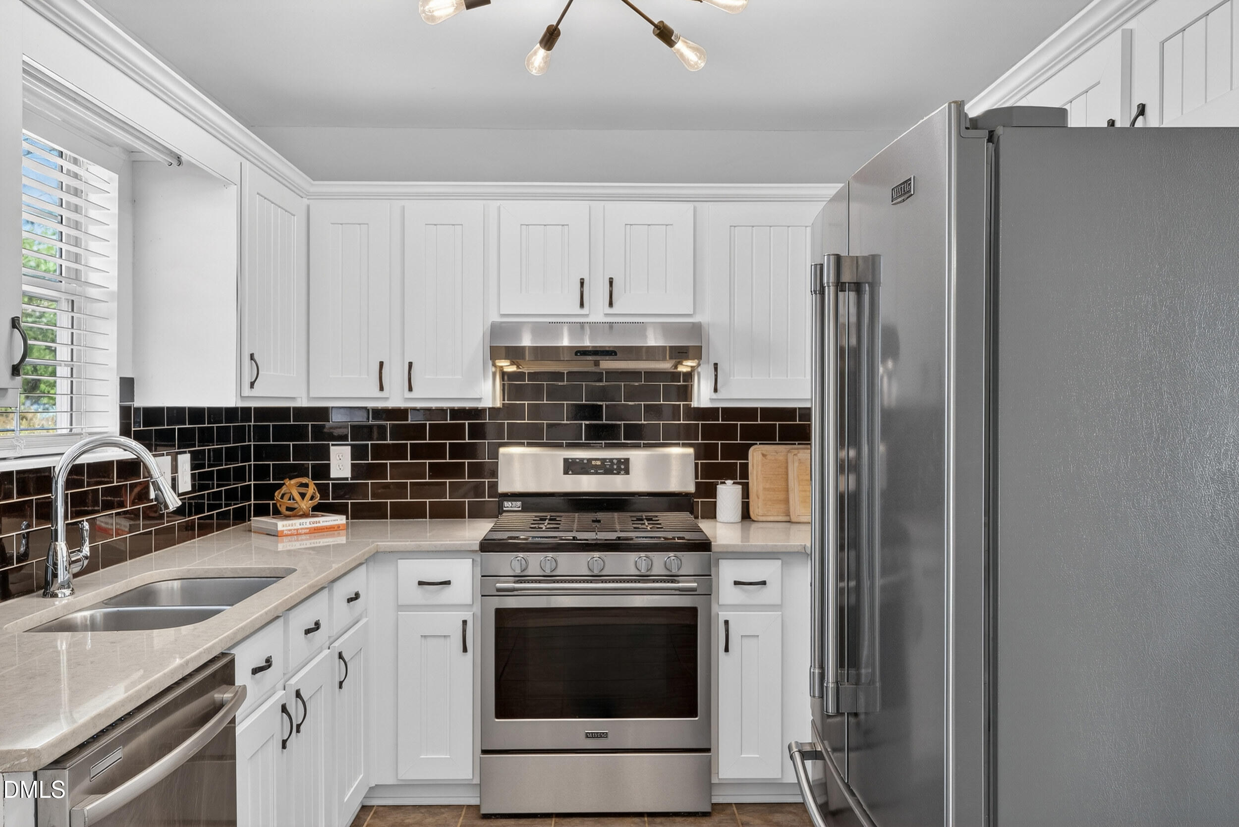 1049 Mills Street Raleigh, NC 27608 - Photo 12 of 31 23_dsc08138